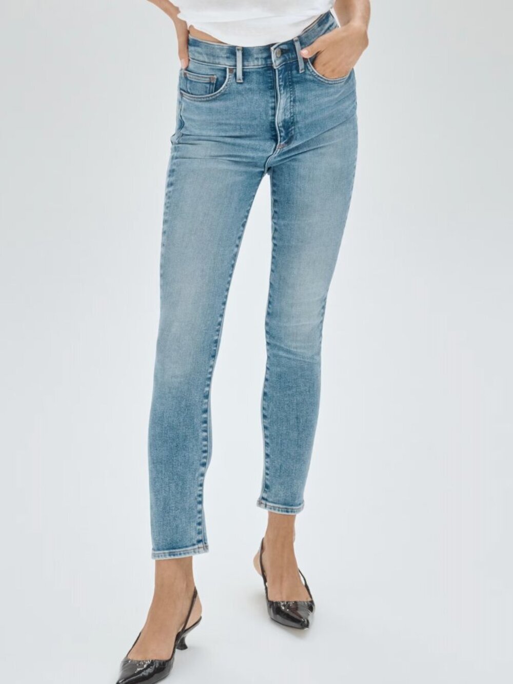 Aritzia Denim Forum The Lola High Rise Light Wash Slim Jeans Sz 27